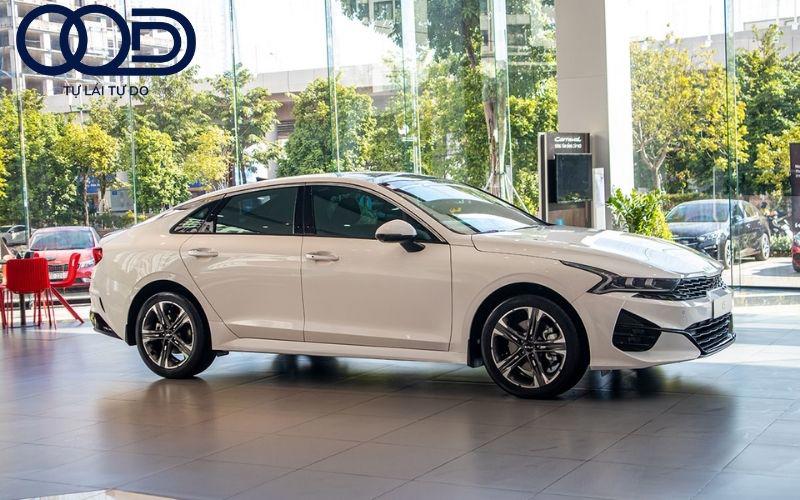 cho thuê xe hạng sang tự lái quận 2